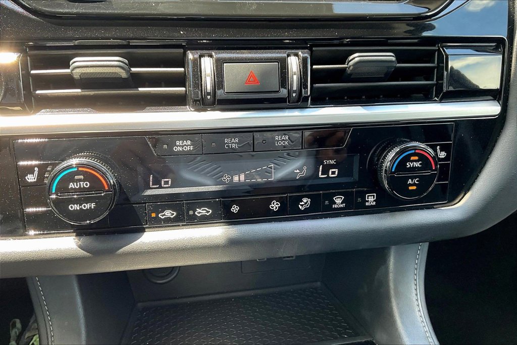 Used 2025 Nissan Pathfinder SV FWD image 15