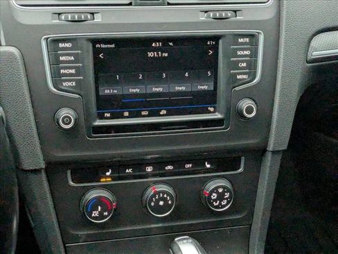 Used 2017 Volkswagen Golf S image 13