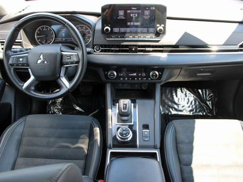 Used 2022 Mitsubishi Outlander SE image 15