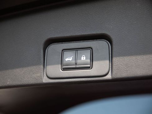 Used 2025 Nissan Rogue SV AWD/4WD image 25