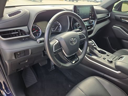 Used 2022 Toyota Highlander XSE AWD/4WD image 12