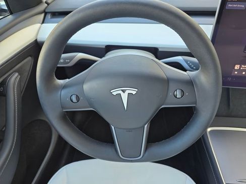 Used 2025 Tesla Model Y Long Range image 23