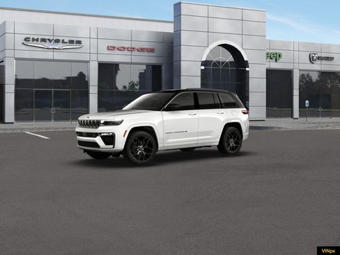 New 2026 Jeep Grand Cherokee Summit AWD/4WD image 2