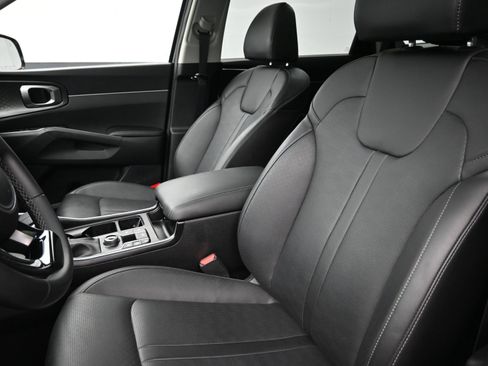 Used 2024 Kia Sorento S w/ Panoramic Sunroof Package image 11