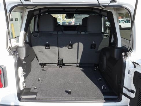 New 2026 Jeep Wrangler Unlimited Rubicon w/ Xtreme 35 Tire Package image 10