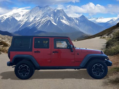 Used 2015 Jeep Wrangler Unlimited Rubicon w/ Connectivity Group image 6