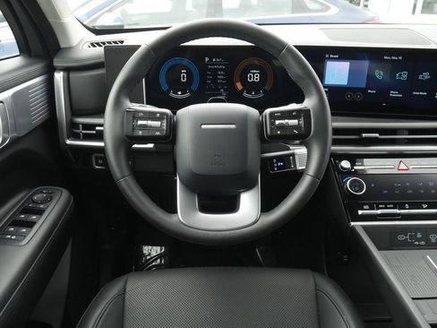 Used 2025 Hyundai Santa Fe SEL FWD image 8