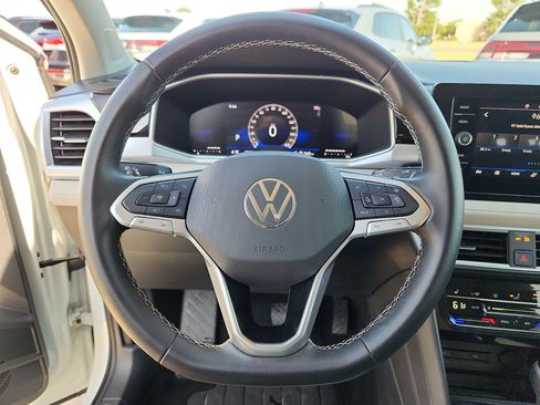 Used 2026 Volkswagen Taos SE FWD image 16
