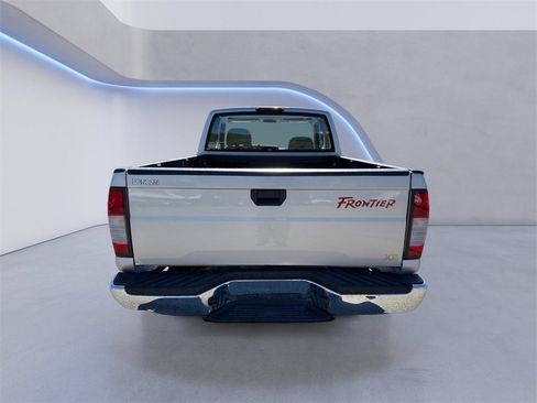 Used 1998 Nissan Frontier XE image 4