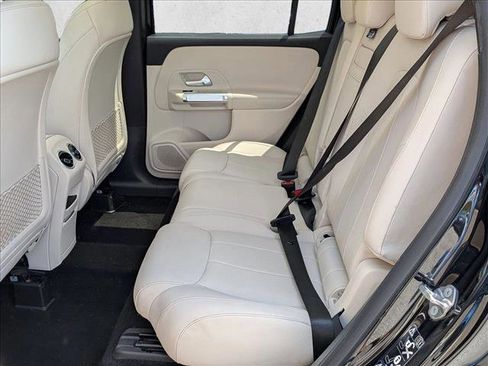 Used 2023 Mercedes-Benz GLB 250 4MATIC image 21