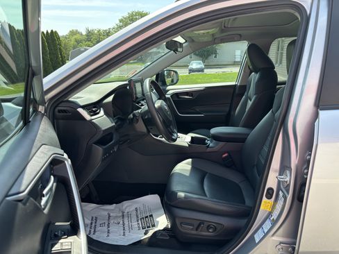 Used 2022 Toyota RAV4 XLE Premium AWD/4WD image 13