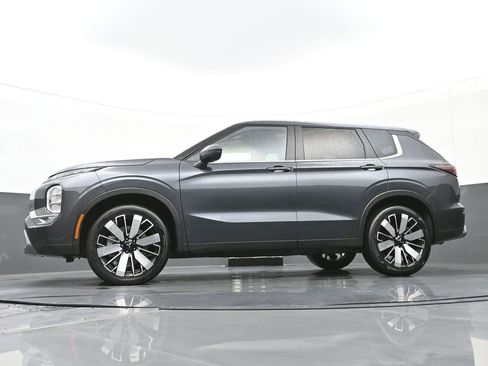 Used 2025 Mitsubishi Outlander SE image 48