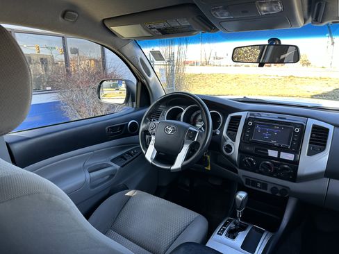 Used 2015 Toyota Tacoma w/ SR5 Package image 27