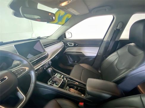 Used 2022 Jeep Compass Limited image 11