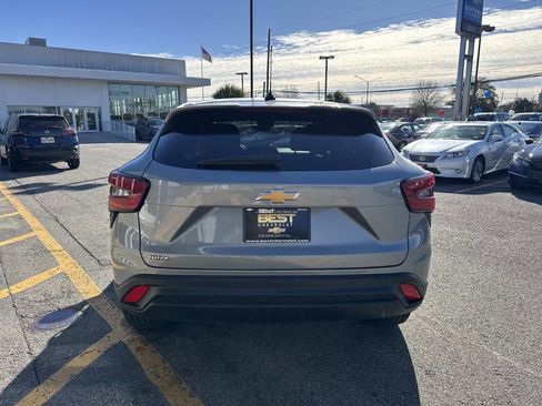 Certified 2024 Chevrolet Trax LS w/ LS Convenience Package image 7