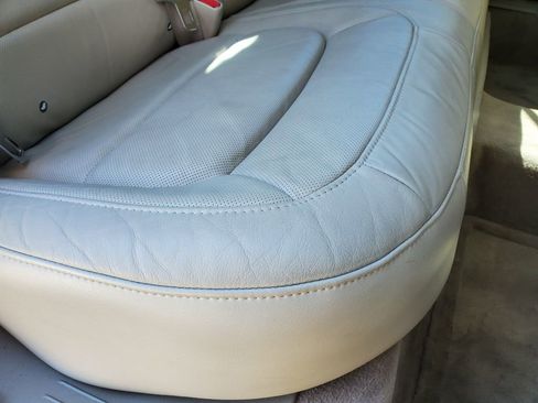 Used 2004 Cadillac De Ville DHS w/ Equipment Group image 33