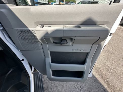 New 2027 Ford E-350 and Econoline 350 Super Duty w/ Interior Upgrade Package RWD image 23