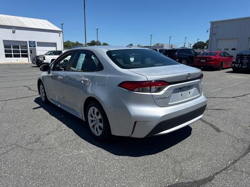 Used 2020 Toyota Corolla LE FWD image 3