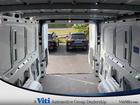 Used 2025 Mercedes-Benz Sprinter 2500 image 18