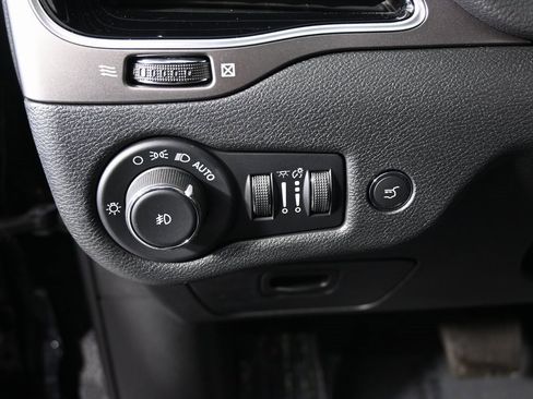 Used 2022 Jeep Cherokee Limited image 24