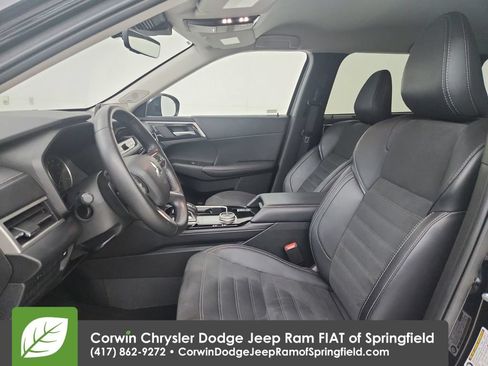 Used 2025 Mitsubishi Outlander SE FWD image 18