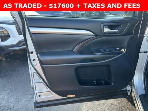 Used 2018 Toyota Highlander XLE image 12