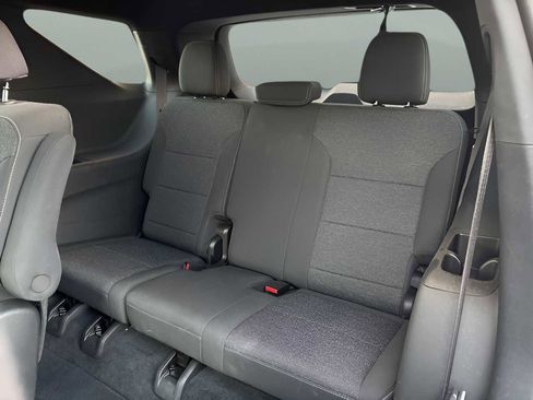 Used 2025 Chevrolet Traverse LT image 13