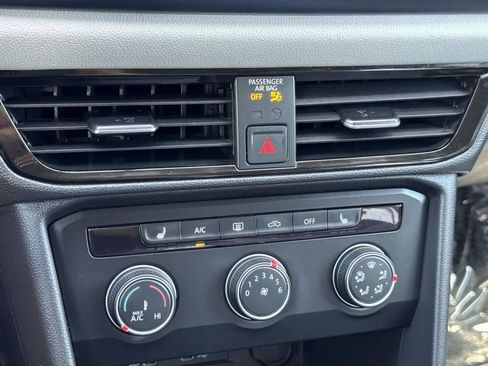 Used 2022 Volkswagen Taos SE image 12