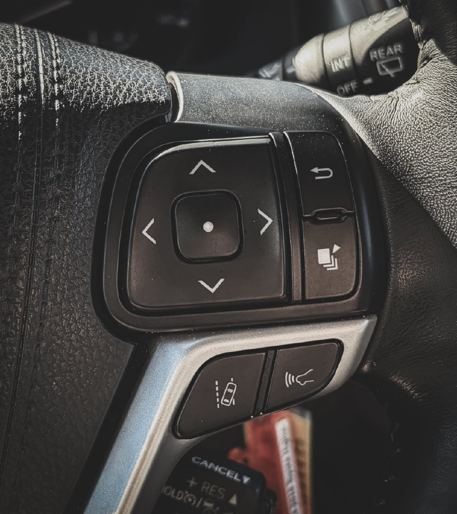 Used 2018 Toyota Highlander Plus FWD image 20
