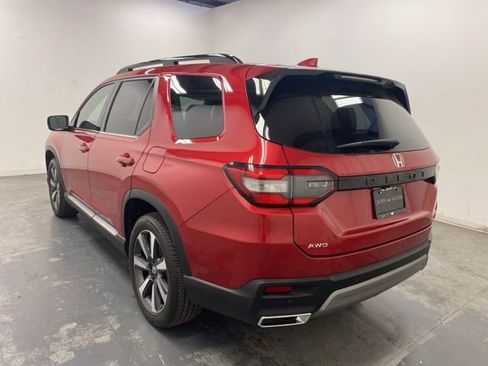 Used 2024 Honda Pilot Touring image 4