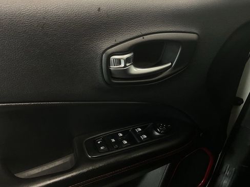 Used 2019 Jeep Compass Trailhawk AWD/4WD image 18