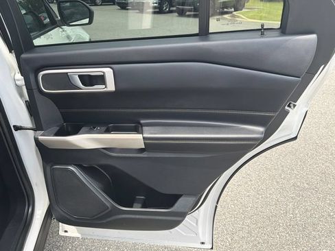 Used 2023 Ford Explorer XLT RWD image 16