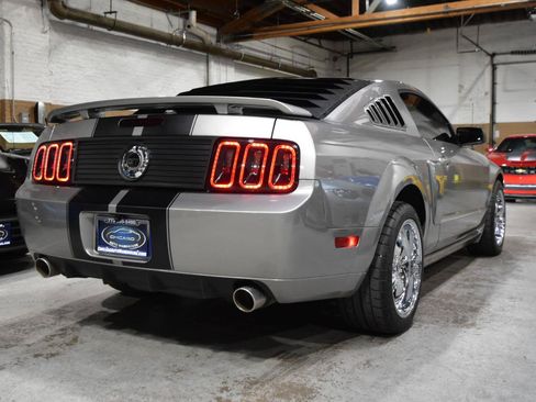 Used 2009 Ford Mustang GT RWD image 7