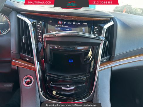 Used 2017 Cadillac Escalade ESV Luxury image 15