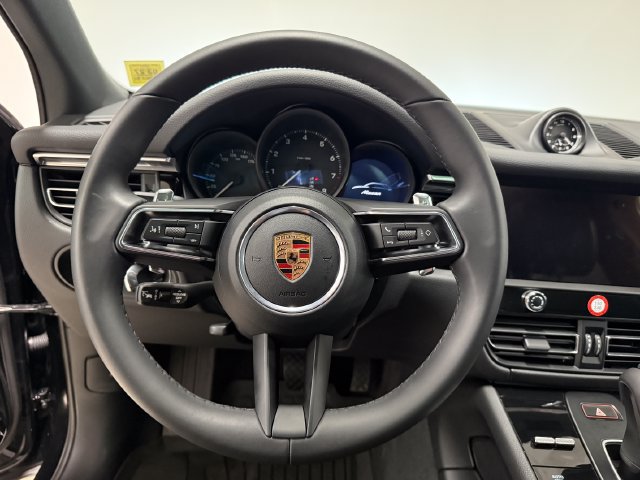 Certified 2026 Porsche Macan AWD/4WD image 17