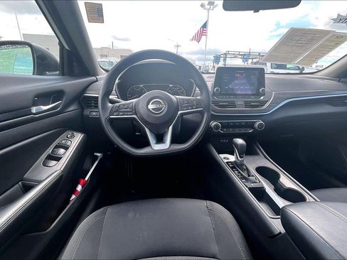 Used 2025 Nissan Altima 2.5 SV FWD image 5