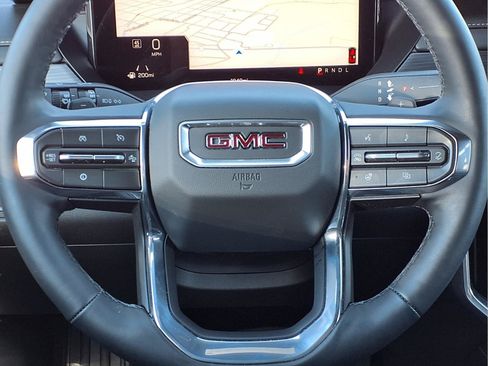 Used 2026 GMC Acadia Elevation w/ Elevation Premium Package FWD image 15