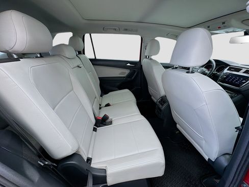 Used 2018 Volkswagen Tiguan SE w/ Panoramic Sunroof Package FWD image 21