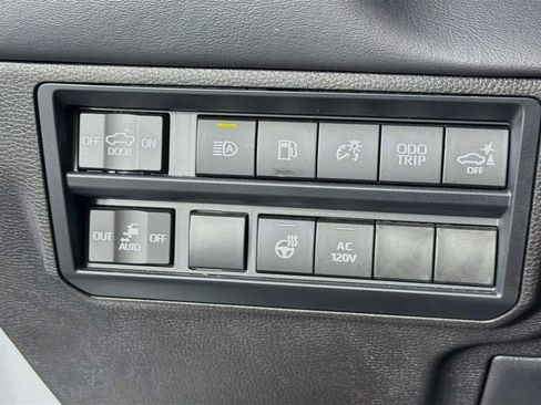 Used 2024 Toyota Tundra Platinum AWD/4WD image 15