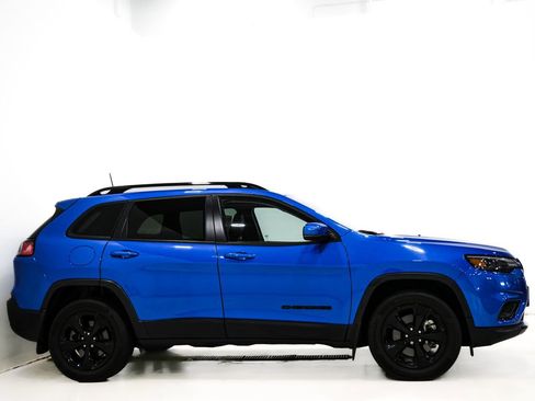 Used 2021 Jeep Cherokee Latitude Plus AWD/4WD image 4
