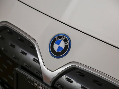 Used 2023 BMW i4 eDrive35 w/ Premium Package RWD image 9