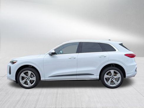 Certified 2025 Audi Q5 Premium w/ Premium Plus AWD/4WD image 4