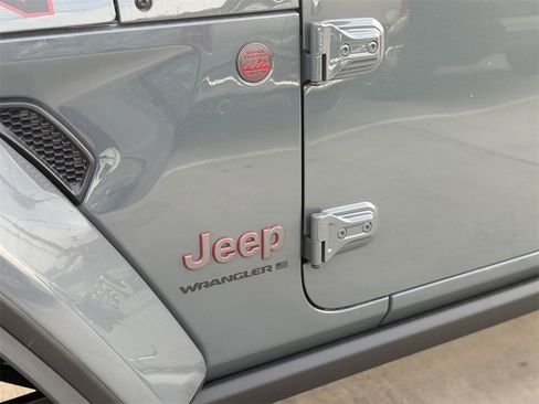 New 2025 Jeep Wrangler Unlimited Rubicon image 11