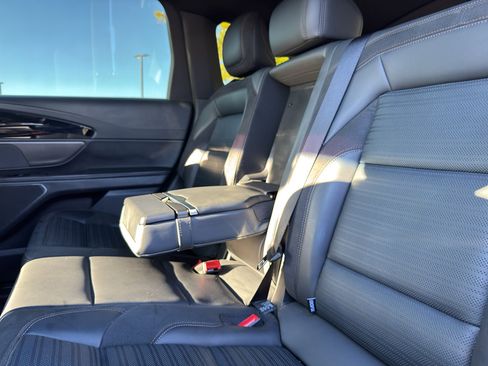 Used 2024 Lincoln Nautilus Reserve w/ Equipment Group 202A image 9