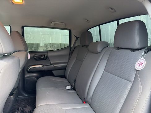 Used 2018 Toyota Tacoma SR5 image 10