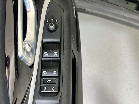 Used 2025 Jeep Compass Limited w/ Sun & Sound Group AWD/4WD image 17