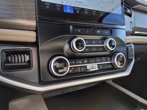 Used 2024 Ford Expedition Limited image 19