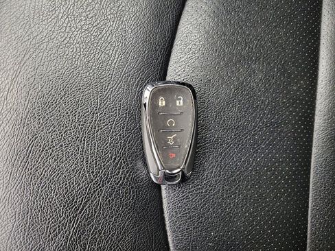 Used 2019 Chevrolet Equinox LT w/ Sun & Navigation Package AWD/4WD image 32