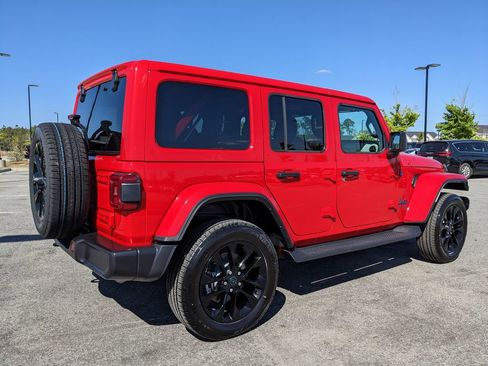 Certified 2025 Jeep Wrangler Unlimited Sahara AWD/4WD image 21