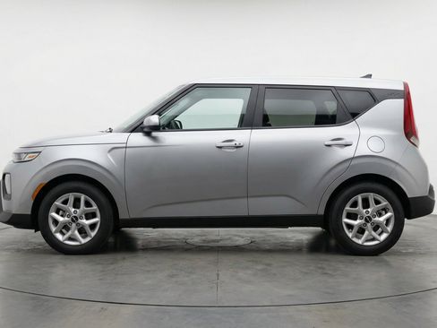 Used 2025 Kia Soul LX w/ LX Technology Package FWD image 5